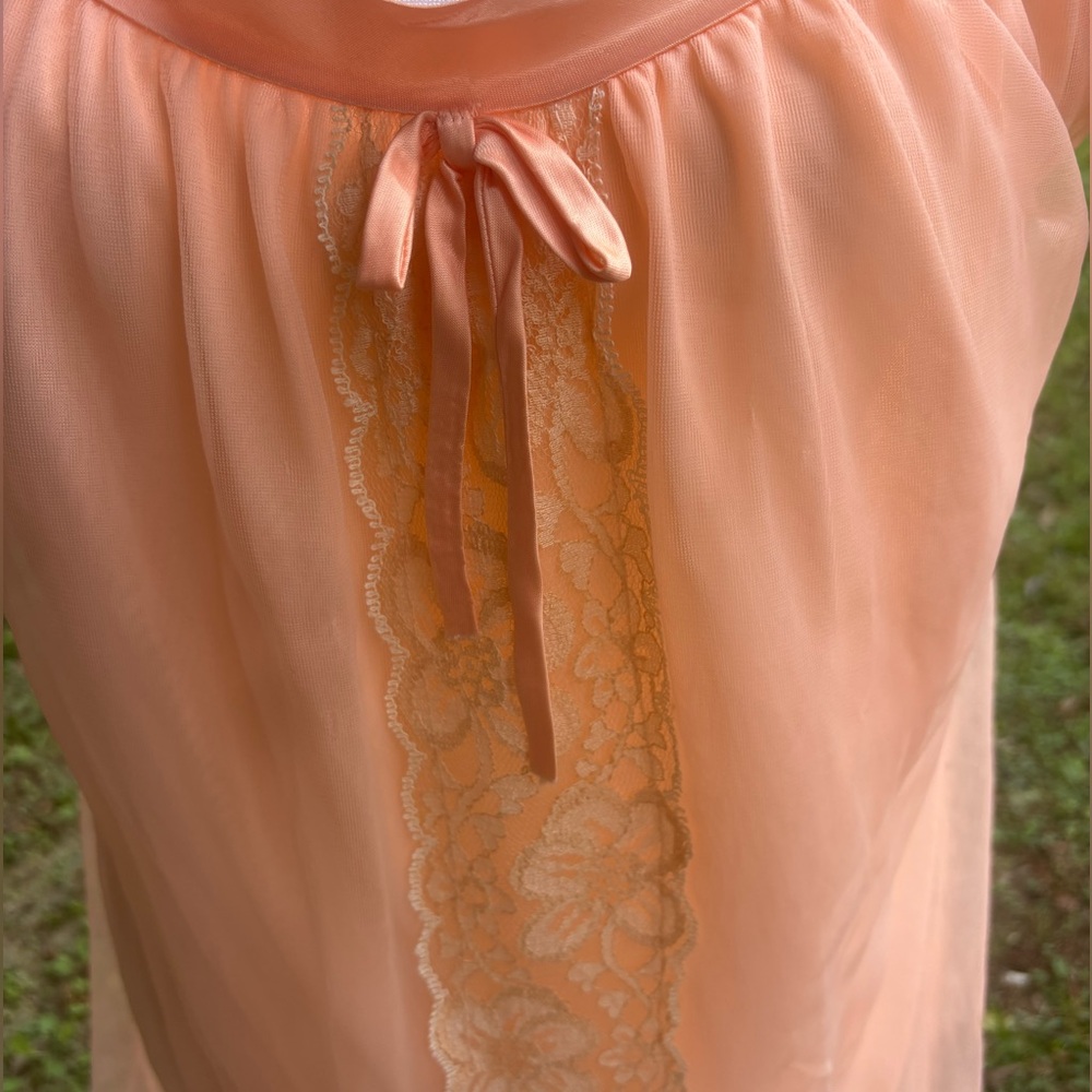 Vintage Babydoll Nightgown Peach w/Ecru Lace Detail Size Small 1960s -1970s - Picture 5 of 7